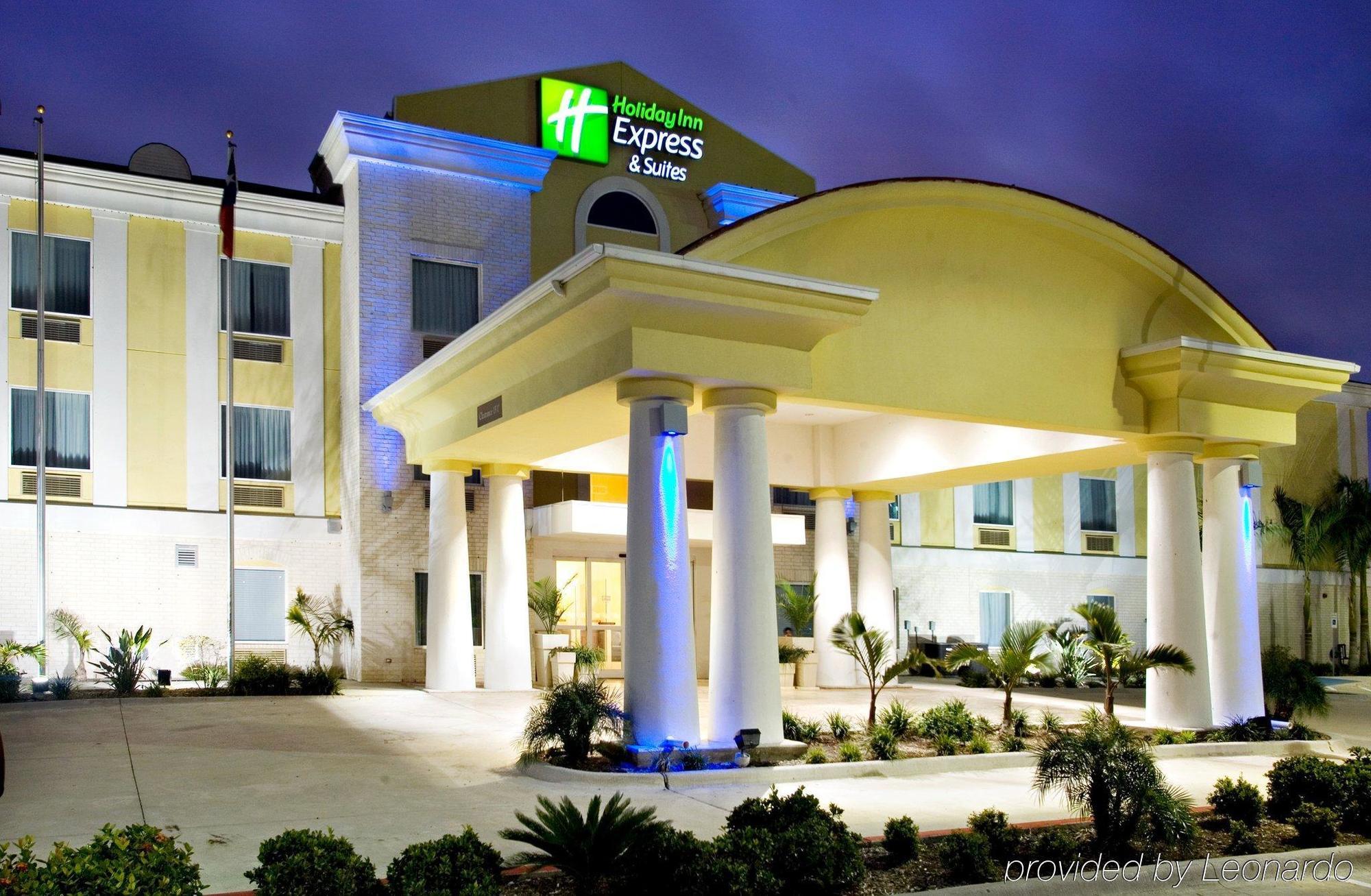 Holiday Inn Express Hotel And Suites Falfurrias Extérieur photo