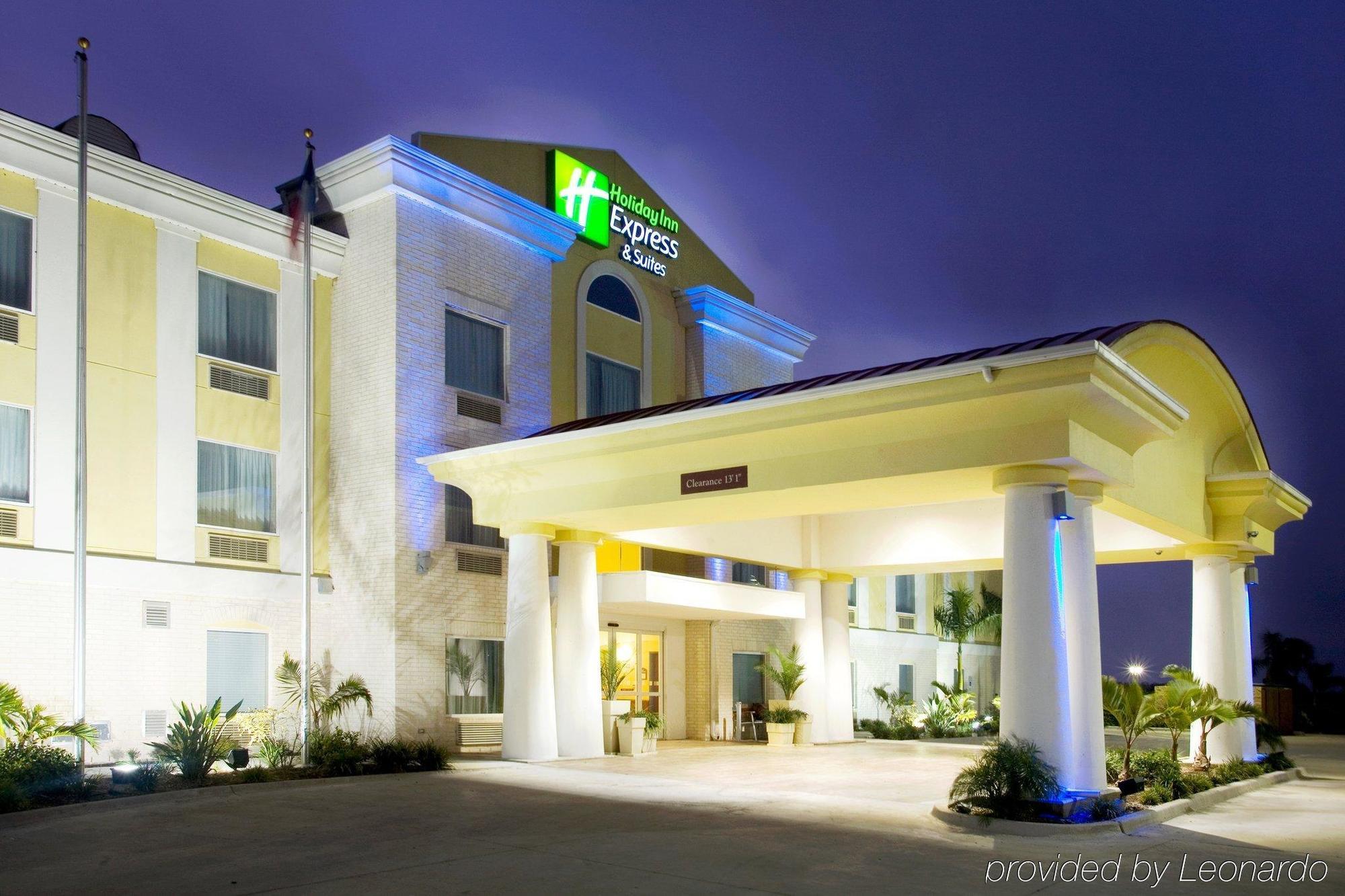 Holiday Inn Express Hotel And Suites Falfurrias Extérieur photo