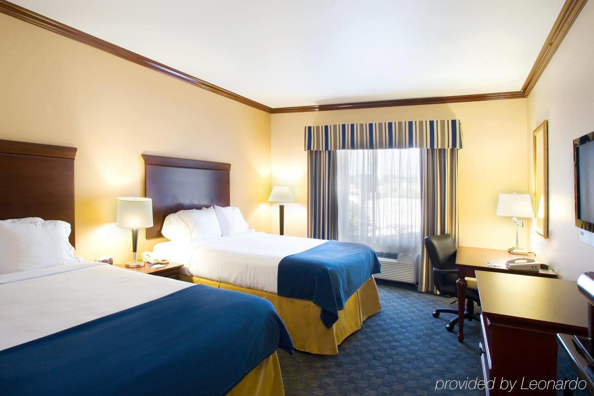 Holiday Inn Express Hotel And Suites Falfurrias Extérieur photo