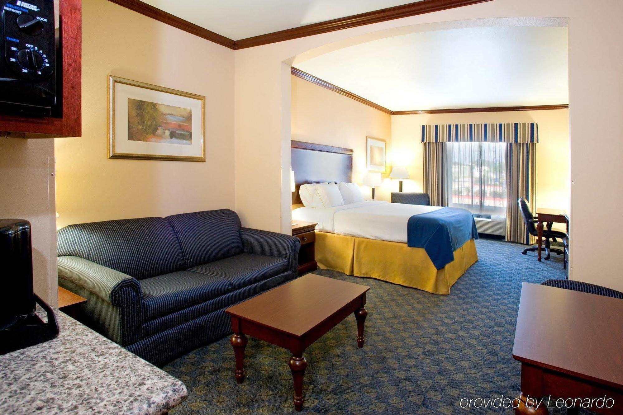Holiday Inn Express Hotel And Suites Falfurrias Extérieur photo