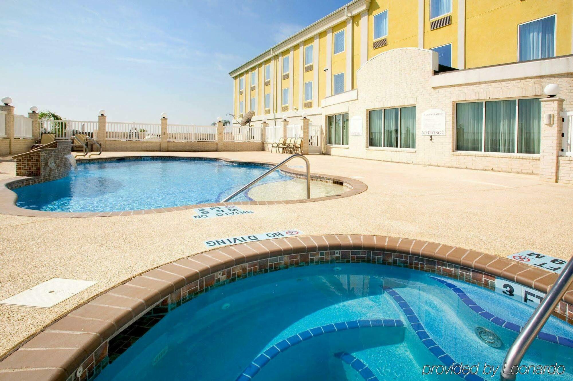 Holiday Inn Express Hotel And Suites Falfurrias Extérieur photo