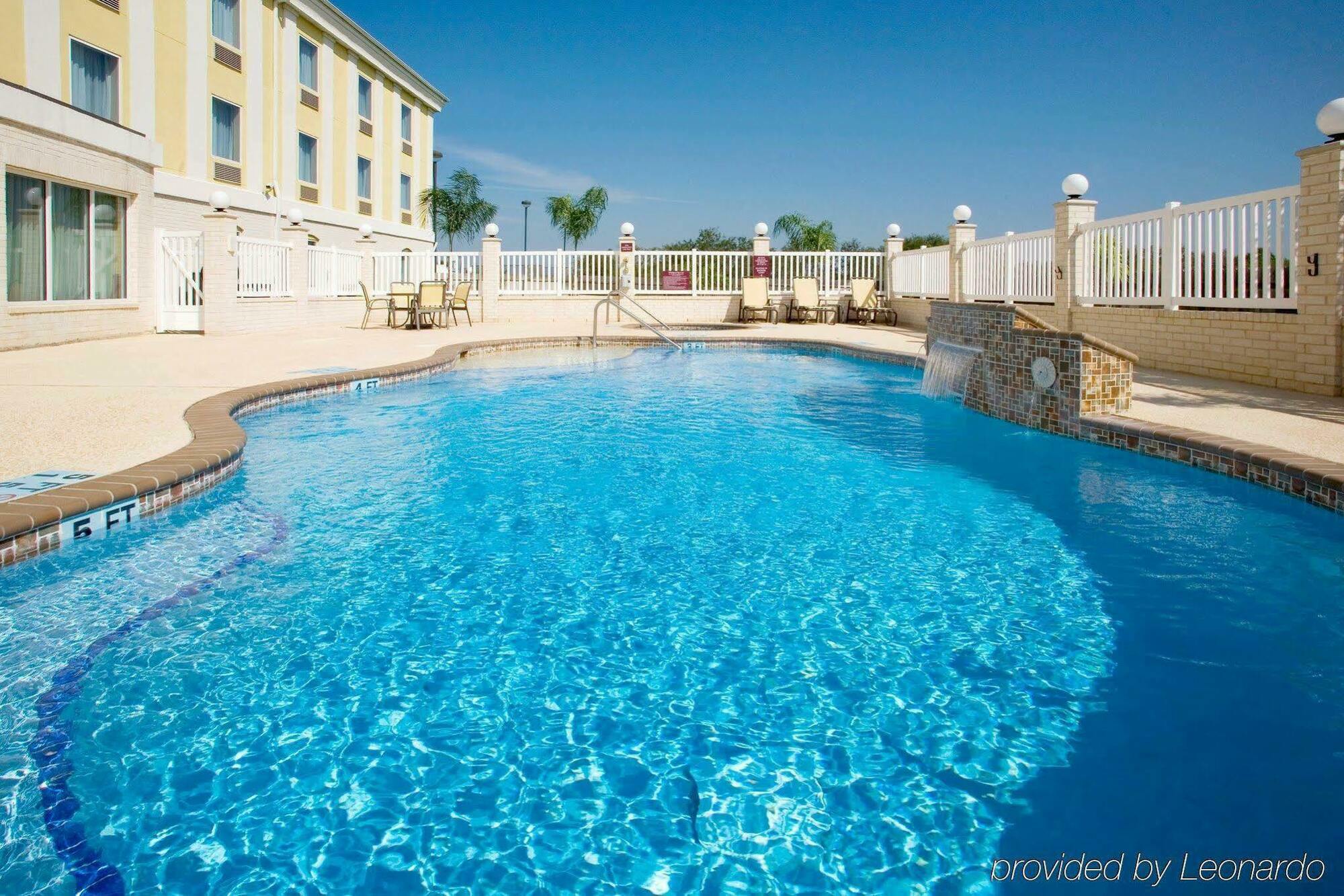 Holiday Inn Express Hotel And Suites Falfurrias Extérieur photo