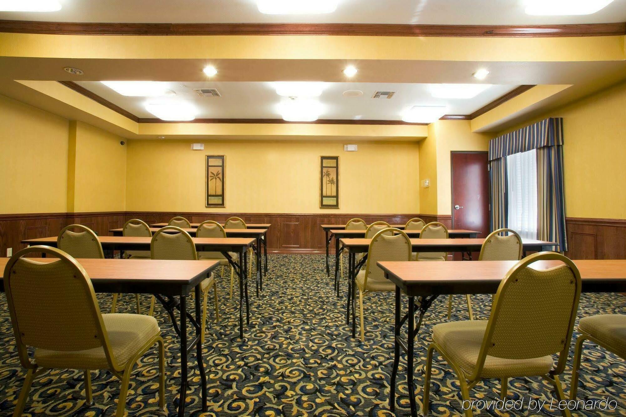 Holiday Inn Express Hotel And Suites Falfurrias Extérieur photo