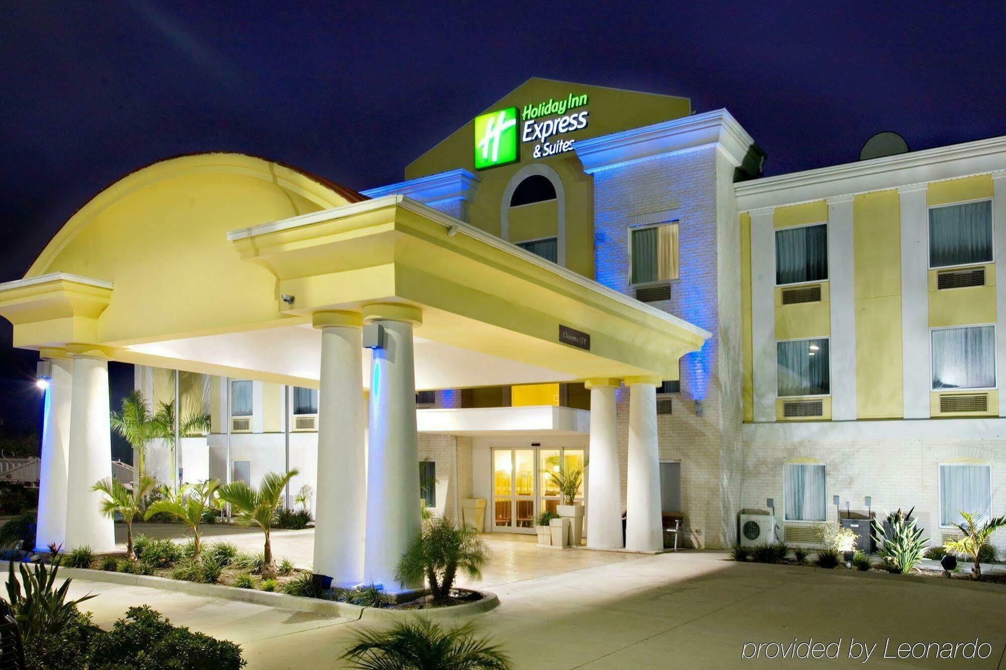 Holiday Inn Express Hotel And Suites Falfurrias Extérieur photo